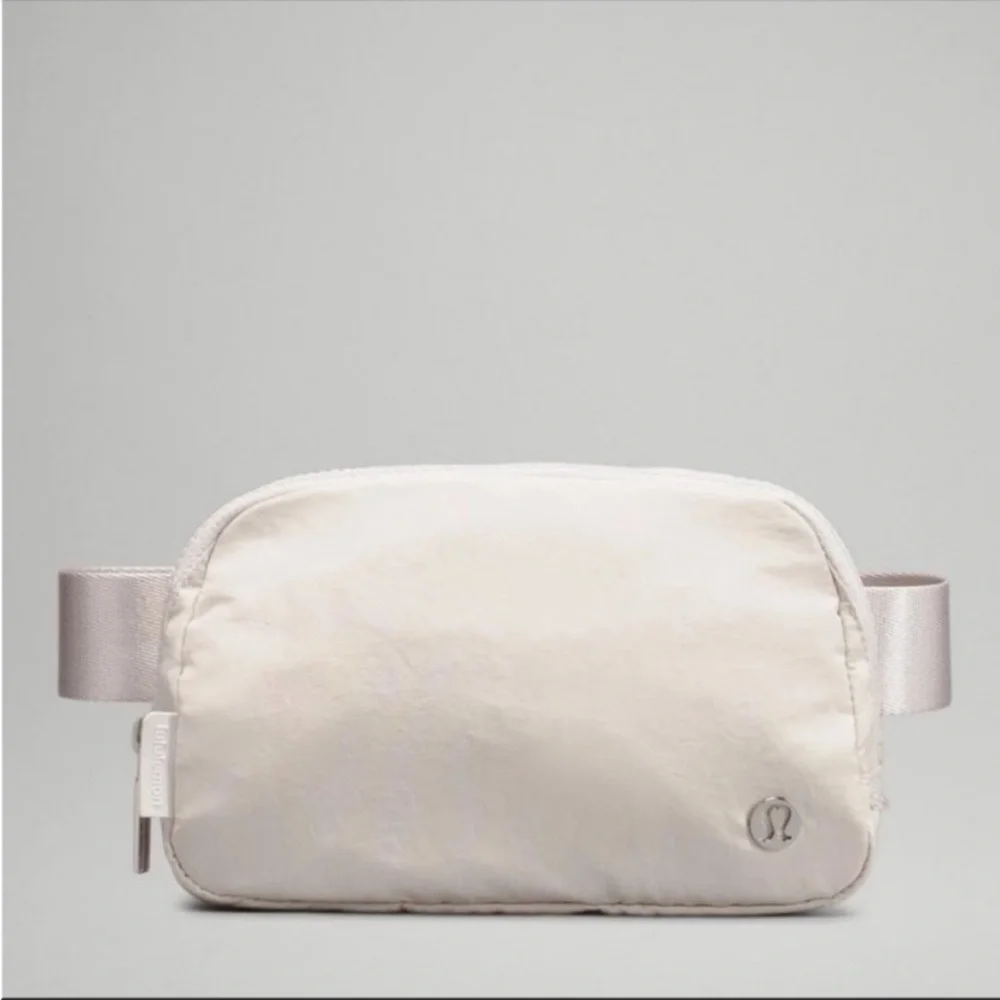 NWT lululemon Last one everywhere belt bag White Opal with Tags - Picture 3 of 6